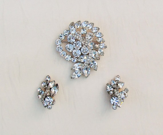 Vintage Weiss rhinestone brooch and earrings, large pin with clear rhinestones + matching clip on earrings