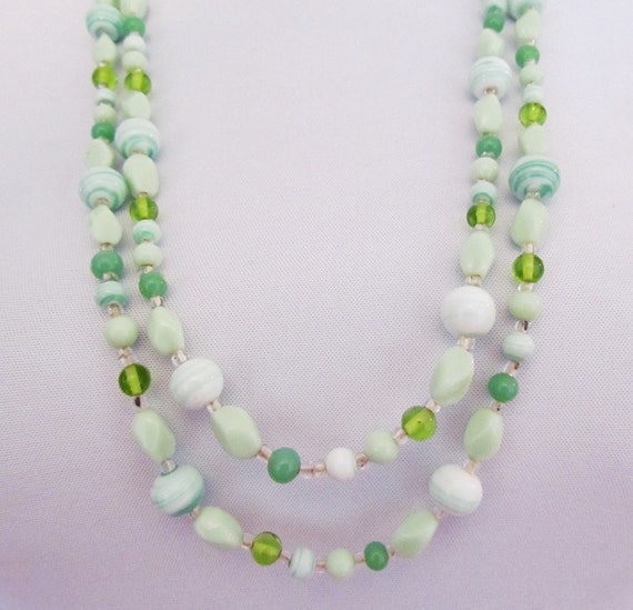 Vintage green glass bead necklace, c.1920's flapp… - image 3