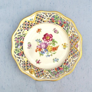 Schumann Bavaria Dresden-style reticulated plate, &quot;Chateau&quot; pattern plate manufactured in US Zone 1945 -1949