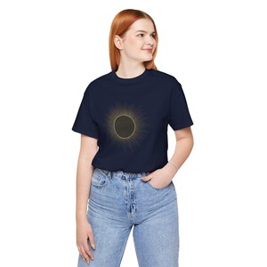 Solförmörkelsediagram-tröja - Celestial Fine Line Art-tröja, astronomi minimalistisk design i svart