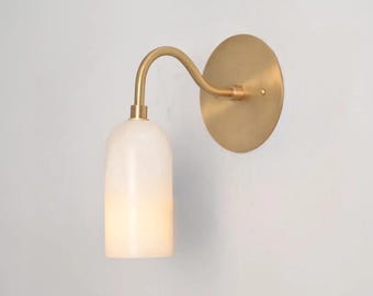 Applique murale moderne en laiton, abat-jour en verre laiteux, éclairage minimaliste