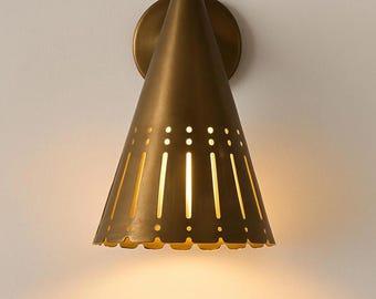Applique murale Mid-Century en laiton, Italie - Cone industriel