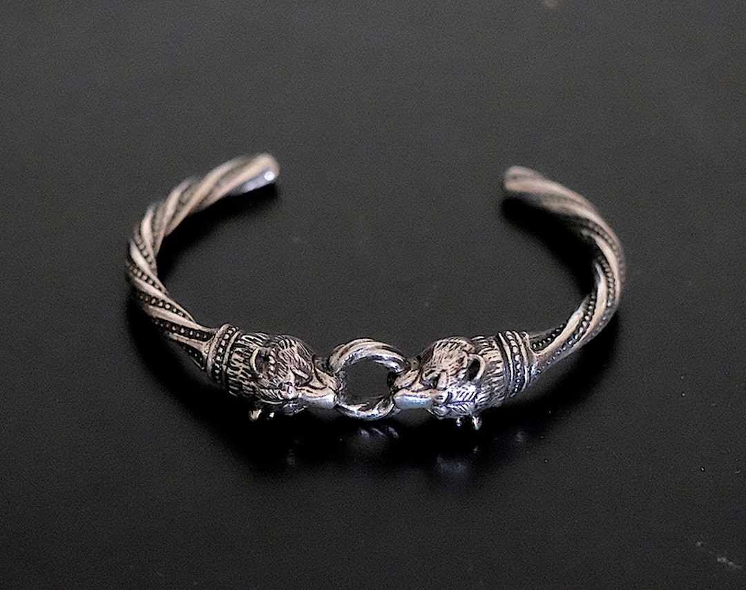 Lion-Head Cuff Braceletライオンヘッドバングルブレスレット