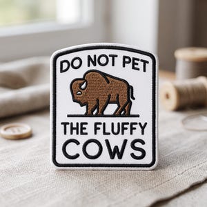 Patch 'Niet aaien van de pluizige koeien', grappige bizon Yellowstone-badge, leuke strijkbare badge voor het nationale park, leuk embleem voor je outdoorrugzak.