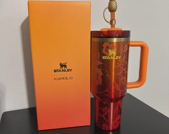 The Stanley 1913 x KAROL G Quencher® H2.0 Flowstate™ Tumbler -Karol G Flor 40 oz