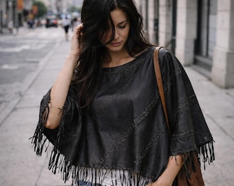 Poncho de cuero vintage Newport News con flecos, negro, con pespuntes, estilo western de los 90, talla XL.
