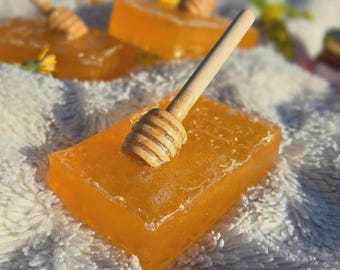 Honey Love Soap / Honeycomb / Handmade honey soap with honey dipper and honeycomb texture / Honey comb / Gift idea / Wellness / Honey soap