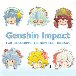 Puede incluir: Seis parches bordados con cabezas de personajes de dibujos animados de Genshin Impact. Los diseños incluyen cabello azul, verde menta, marrón, amarillo y blanco. El texto Genshin Impact y TWO-DIMENSIONAL CARTOON SELF-ADHESIVE está en azul.