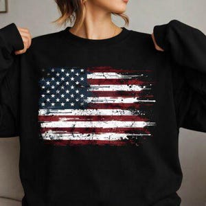 Grunge amerikansk grungeflagga PNG 4 juli, penseldrag USA T-shirtdesign sublimering PNG, vintage lapptäcke flagga patriotisk PNG