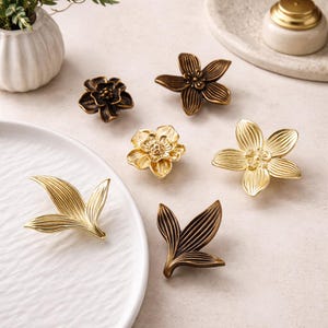 Brass Flower Dresser Pulls Drawer Sideboard Knobs Pulls Handles Kitchen Cabinet pulls Brass Roses Handles pulls Knobs Furniture Hardware