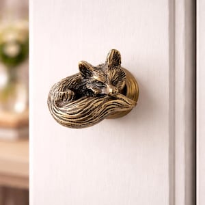 Brass fox furniture handles – unique animal-shaped cabinet handles suitable for drawers, cabinets, and home décor.
