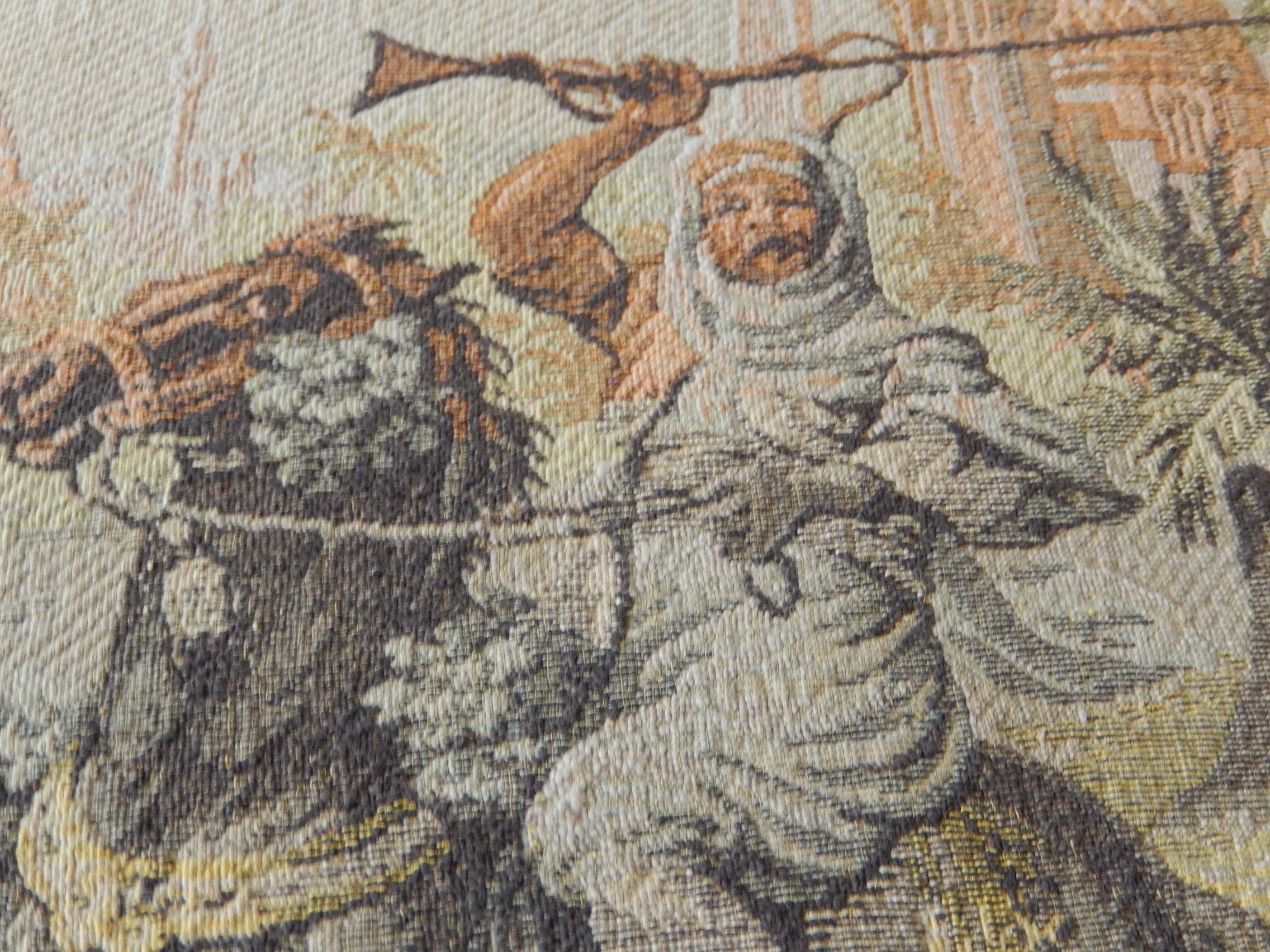 Grande Tapisserie Murale Ancienne Belge – Scène De Rue Du Marché De La Mecque, 57x19 Pouces