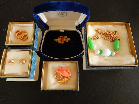 Avon 2024 necklace vintage