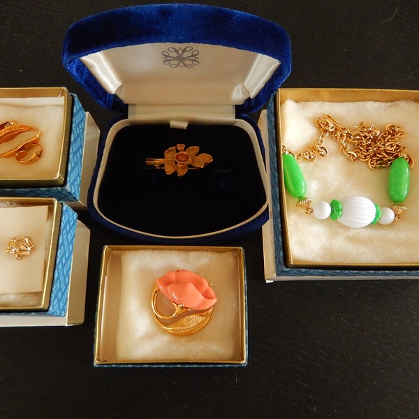 New Vintage Avon Jewelry - Lot of 5 Pieces Avon Jewelry - Avon Le Frog Earrings - Avon Feather Flurry - Avon Come Summer Necklace - Brooch
