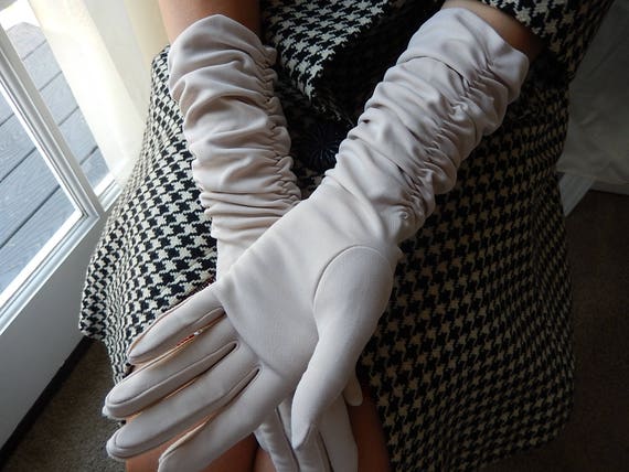 Vintage Beige Gloves - Mid Length Gloves - Evenin… - image 5