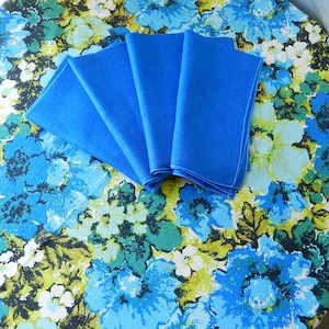 Mid Century Tablecloth - Blue & Green Linen Tablecloth - 67 x 52 Coastal Cottage Vintage Tablecloth - Vintage Table Linens - Linen Nakins
