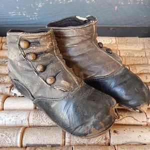 Antique Victorian Childs Shoes - 19th Century Handmade Childs/Baby Shoes - Brown Leather 4 Button Shoes/Boots - Rare Victorian Shoes