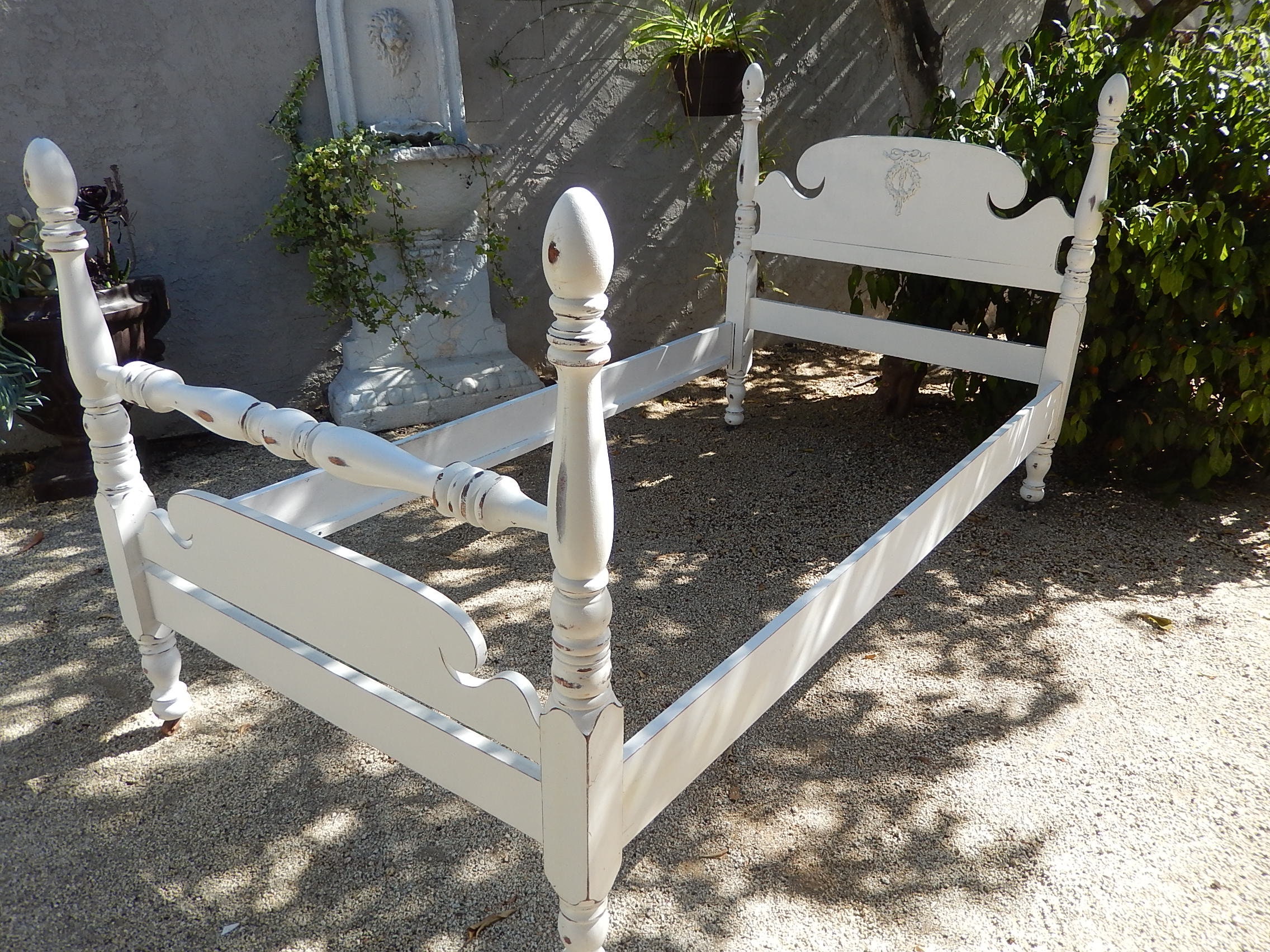 Vintage on sale twin beds