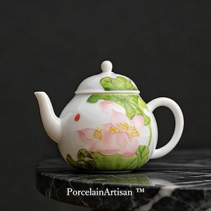 Handgjord keramiktekanna med teinfuser | Lösbladstekanna med handmålad orientalisk lotusdesign | Personlig present till teälskare