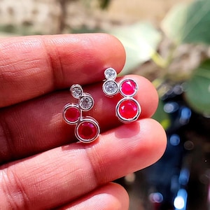 Runder Schnitt Simulierte Roter Rubin Ohrstecker 14K Weißgold Finish 925 Silber