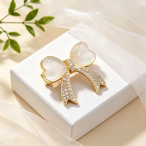 Natural Shell Heart Bow Brooch Clear Zircon Ribbon Lapel Pin Minimalist Suit Collar Anti Exposure Accessory Sweet Jewelry Gift For Women