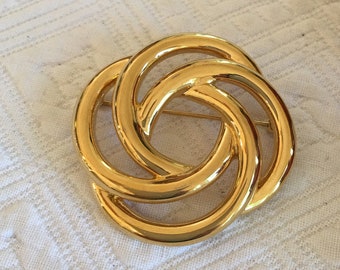 Vintage Monet Circular Gold Tone Pin Brooch. Lovely Addition to Jacket, Coat or Hat. Repurpose as a Scarf Ring.