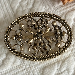 Vintage Gold Tone Pin Brooch, Openwork Filigree Style Oval Pin Brooch.