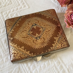 Vintage Leather Powder Compact. Gold Embossed Leather Powder Compact. Powder Empty, One Insert, Mirror Inside. Well Made.