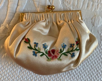 Vintage White Silk Petit Point Embroidered Coin Purse with Silk Lining. Lovely Little Purse with Twist Snap Latch. Made in France.