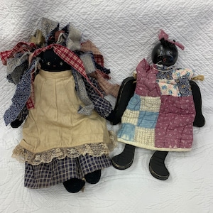 Vintage landhout of stoffen landpop. Houten pop met antieke gewatteerde jurk, of kies voor opgezette body, haar en kleding van landelijke stof.