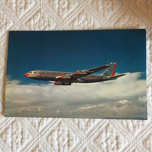 Cartolina vintage dell'American Airlines 707 Jet Flagship degli anni '50, o DC-7 Flagship, o Jet Powered Electra Flagship. Scegli l'immagine della tua cartolina.