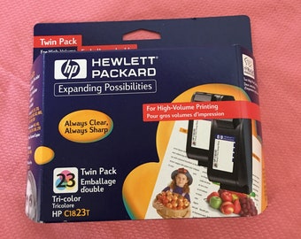 Hewlett Packard Brand 23 bläckpatron, dubbelpack för trefärgskopior. 2 patroner till ett bra pris. Förseglad förpackning.