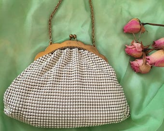 Vintage White and Gold Mesh Whiting and Davis Bridal Bag. Beautiful Deep Purple Lining. Gold Scalloped Frame, Chain. Wedding or Evening Bag.