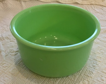 Vintage Jadeite 9" Bowl Beautiful Green Glass Mixing Bowl from the 1940s. Jadeite Collectible Bowl.