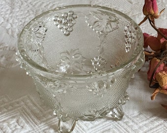Vintage Grapes Bowl. Pressed Glass Grapes Bowl. Grape Bunches and Leaf Designs with All Over Texture. Candy or Nut Bowl.