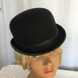 Vintage Black Wool Mans Bowler Hat. Well Made Hat. Wide Adjustable Leather Band, Satin Lining, Hanging Ring, Grosgrain Ribbon, Bow, Binding.
