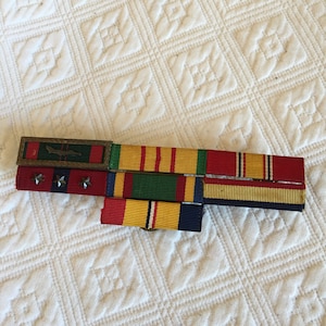 Vintage Marine Corps Accessories. Laurel Mounts #3192655. National Defense, Pres. Citation Unit, Vietnam Service, Navy Unit, Combat Action.