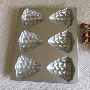 Vintage Aluminum Tree Dimensional Mold for 6 Cookies or Cakes. Great For Christmas Trees. 6 Trees Mold.