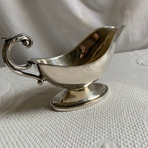 Vintage Silver Plate Gravy Bowl. Aladdin's Lamp Shaped Gravy Boat. Signed Crescent on the Bottom. English Silver.