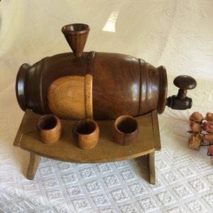 Vintage Bar Set Barrel Drink Server with 6 Wooden Tumblers. Top Funnel and Side Spout. Wood Carved and Turned Barrel on Stand Display.
