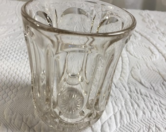 Vintage Heisey Sahnekännchen mit doppelt gewelltem Goldrand. Ein bezauberndes kleines Kännchen.