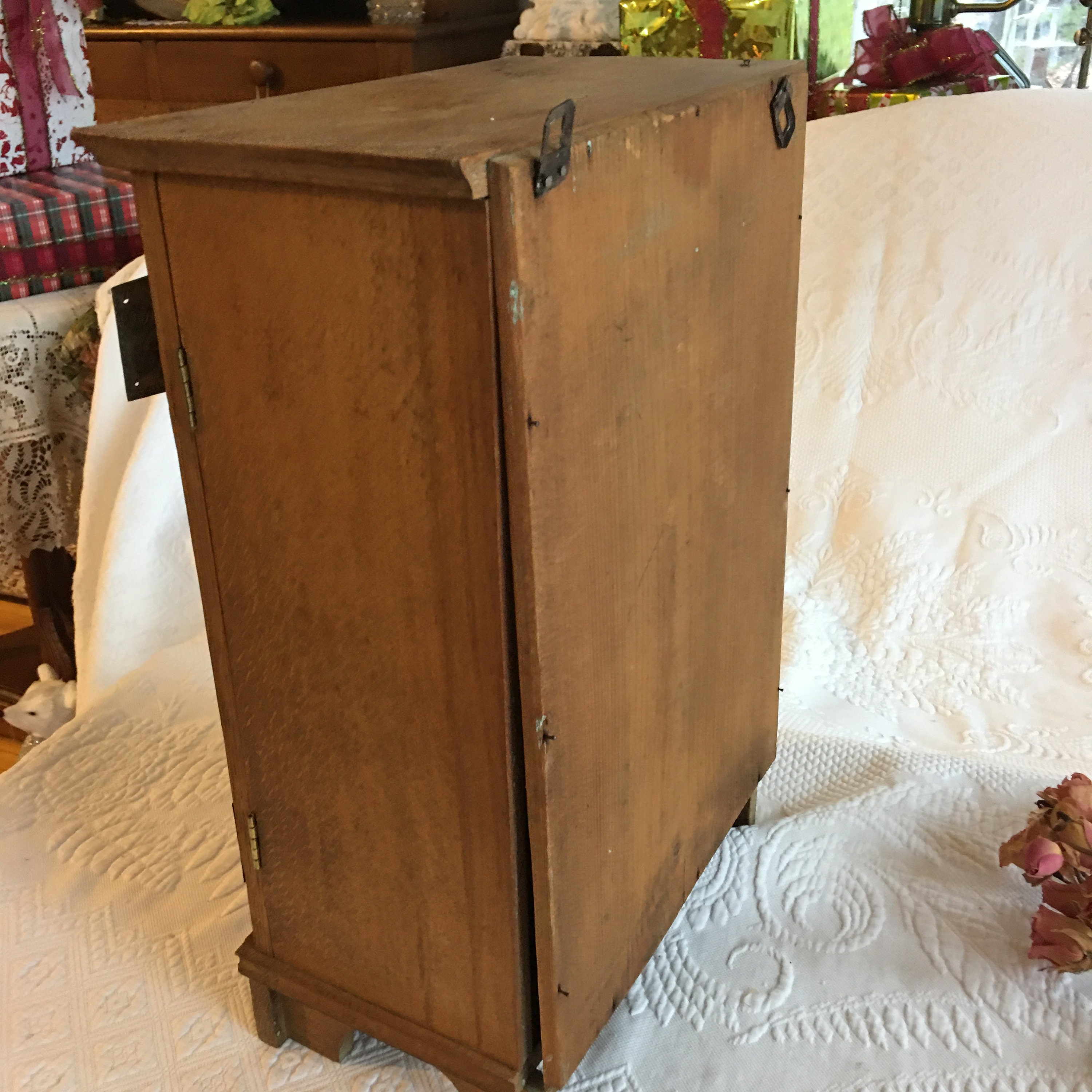 Gabinete de madera vintage con cubierta de bloqueo de hierro | Etsy
