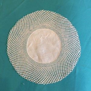 Vintage Round Linen Doily With Intricate Crocheted Thread Design. Beautiful and Feminine Doily. Exquisite Round Doily.