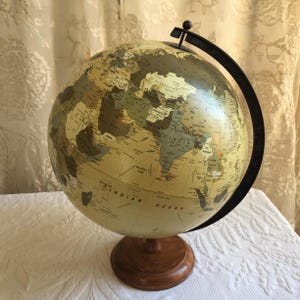 Jahrgang 30 cm Göttlicher Globus. 12 &quot;Rotierender Globus in einer Holzbasis. Gelb, Grau und Gold Globe. Ideal für das Home Schooling.