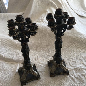 Candelabro vintage Lady 5 velas con base de pedestal Fancy Shell. Candelabro compuesto con la dama sosteniendo velas en su cabeza.