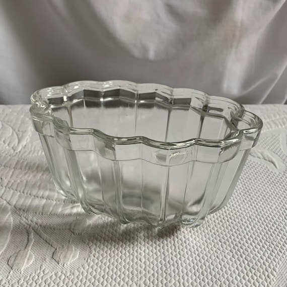 wann platzt glas im gefrierfach Ich habe ein Wasser für etwa 45 Minuten in meinen Gefrierschrank gelegt, und es hat sich seinen eigenen Becher geschaffen, aus dem ich trinken konnte. Das Wasser in der Mitte ist Anzahl:8 x