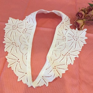 Vintage Ridged Cotton Eyelet Collar. Lapel Style Collar With Flower and Leaf Designs Made Up of Eyelets. Beautiful.
