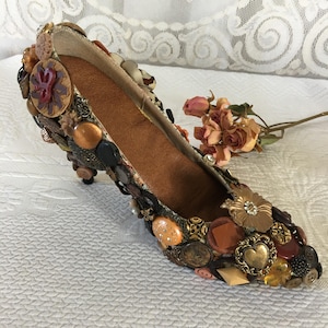 Handmade Button Jewelry High Heel Shoe. Dresser Accent to Hold Favorites.  Gold Upholstery Cushion Insert. High Heel Button Shoe.
