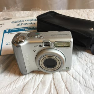 Cámara vintage Canon Power Shot A520. 4,0 megapíxeles, zoom óptico de 4X. Tarjeta de memoria SDC de 32 M, correa de transporte, estuche e instrucciones.