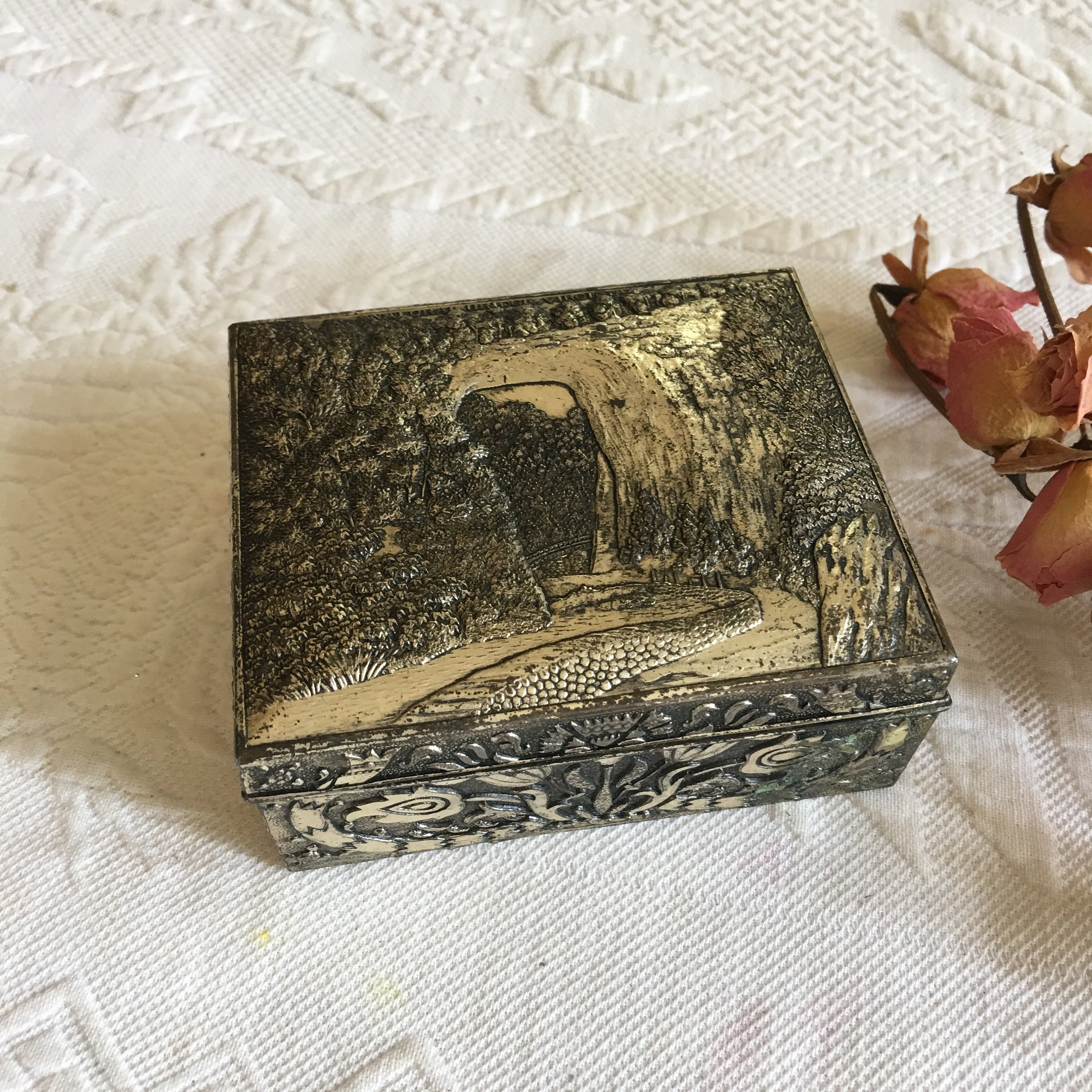 Vintage Wood Souvenir Greetings from Virginia Jewelry Trinket Box
